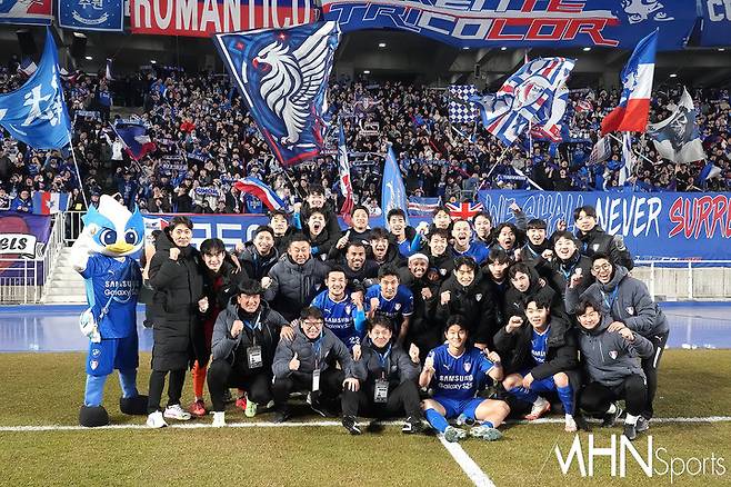 '2025 하나은행 코리아컵' 2라운드에서 이랜드 상대 승리한 수원 선수단의 모습