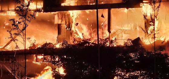 수원 아파트 모델하우스 화재 현장.