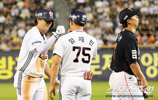 24일 잠실구장에서 열린 두산 베어스와 한화 이글스의 경기. 7회말 1사 두산 박준순이 안타를 날린 뒤 환호하고 있다. 잠실=박재만 기자 pjm@sportschosun.com/2025.07.24/