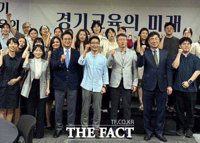 경기미래교육 포럼에 참석한 안민석 교수, 박효진 대표, 박선형 동국대 사범대학장, 성기선 교수. 앞줄 왼쪽 3번째부터 /수원=김동선 기자