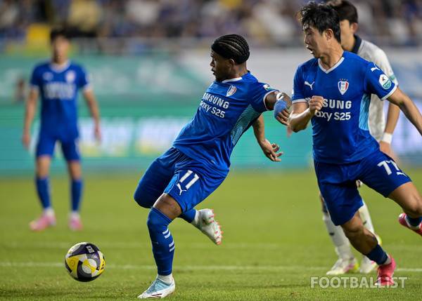 파울리뇨(왼쪽), 김지현(이상 수원삼성). 서형권 기자