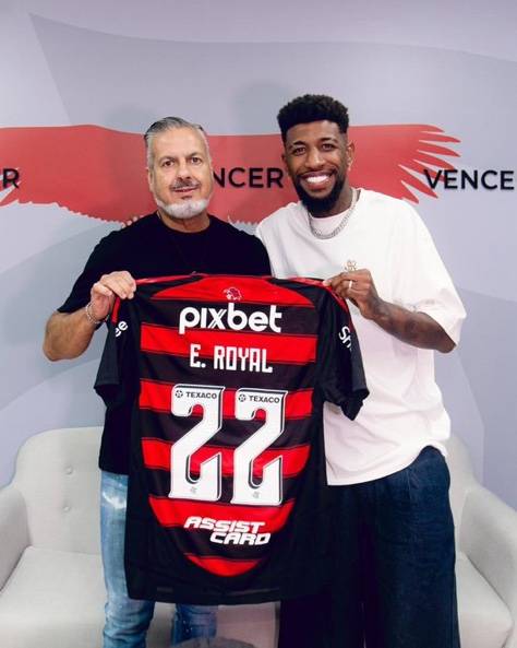 브라질 플라멩구와 계약한 에메르송(오른쪽). 사진=플라멩구 SNS