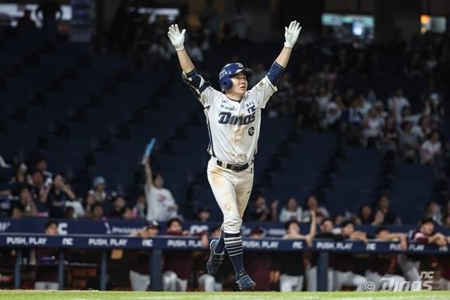 박민우가 26일 창원 키움전에서 끝내기 홈런을 치고있다. 사진=NC 제공