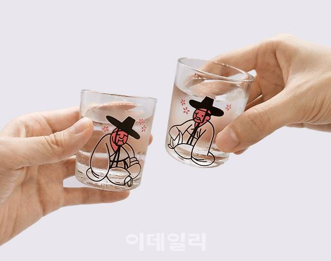 취객 변색잔 세트. (사진=국립박물관문화재단)