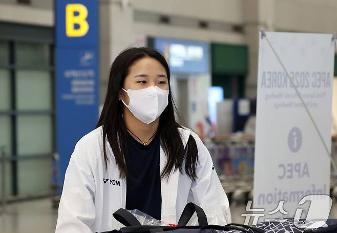 배드민턴 국가대표 안세영이 28일 오후 인천국제공항 제1여객터미널을 통해 귀국하고 있다. 2025.7.28/뉴스1 ⓒ News1 김명섭 기자