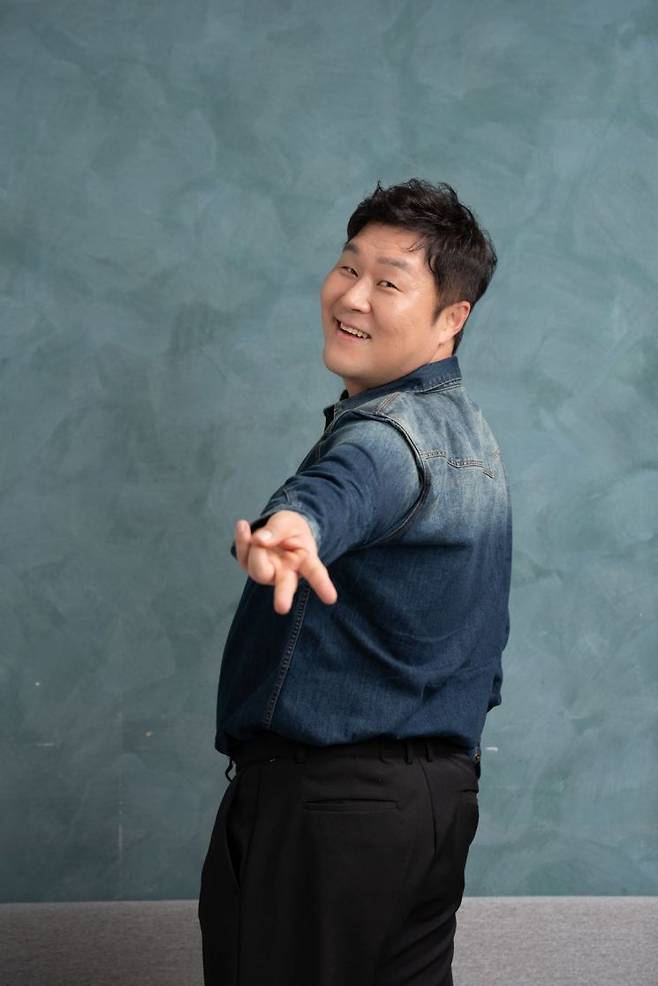 배우 윤경호가 28일 서울 종로구 삼청동에서 '좀비딸' 인터뷰를 진행하고 있다. NEW