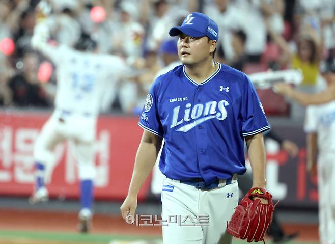 27일 오후 수원 KT위즈파크에서 열린 2025 프로야구 삼성과 KT 경기. 삼성 투수 김태훈이 9회 KT 허경민에게 밀어내기 볼넷을 허용하고 아쉬워 하고 있다. 수원=정시종 기자 capa@edaily.co.kr /2025.07.27.