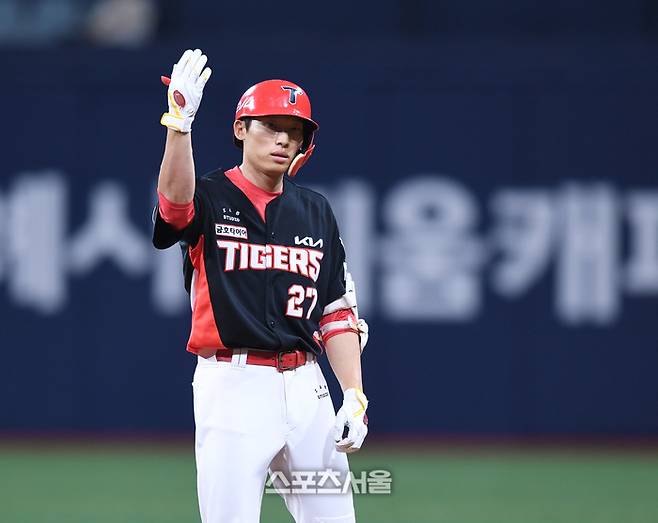 KIA 김호령이 고척스카이돔에서 열린 2025 KBO리그 키움과 경기에서 2타점 2루타를 때린 후 세리머니를 하고 있다. 고척 | 최승섭기자 thunder@sportsseoul.com