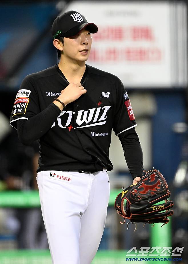 29일 잠실야구장에서 열린 KT와 LG의 경기, 3회말 2사 1루 문성주에 2루타를 내준 오원석이 아쉬워하고 있다. 잠실=허상욱 기자wook@sportschosun.com/2025.07.29/