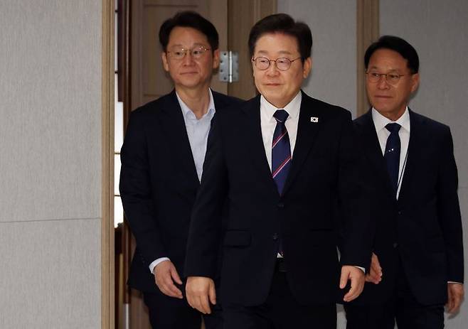 이재명 대통령이 28일 서울 용산 대통령실 청사에서 열린 신임 국무위원 및 국세청장 임명장 수여식에 입장하고 있다. ⓒ뉴시스