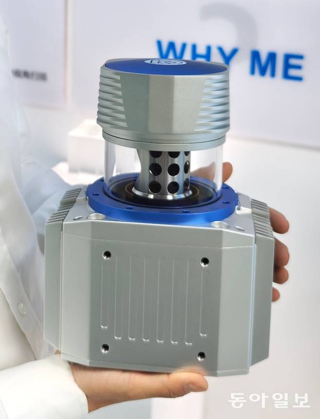 회사에서 만든 ‘고정밀 단선 라이다’는 드론 등을 이용한 항공 측정 작업에 주로 쓰인다. 우한=김철중 특파원 tnf@donga.com