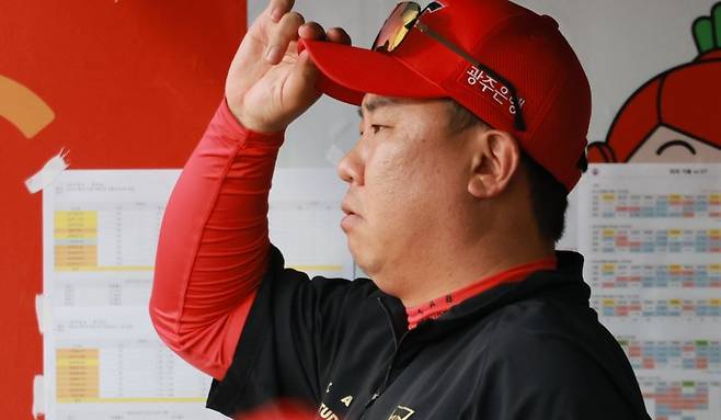 KIA 타이거즈가 속절없이 7연패에 빠졌다. 이제는 단독 7위. 8위 NC와는 고작 반경기 차이다. 사진은 이범호 감독. 뉴스1