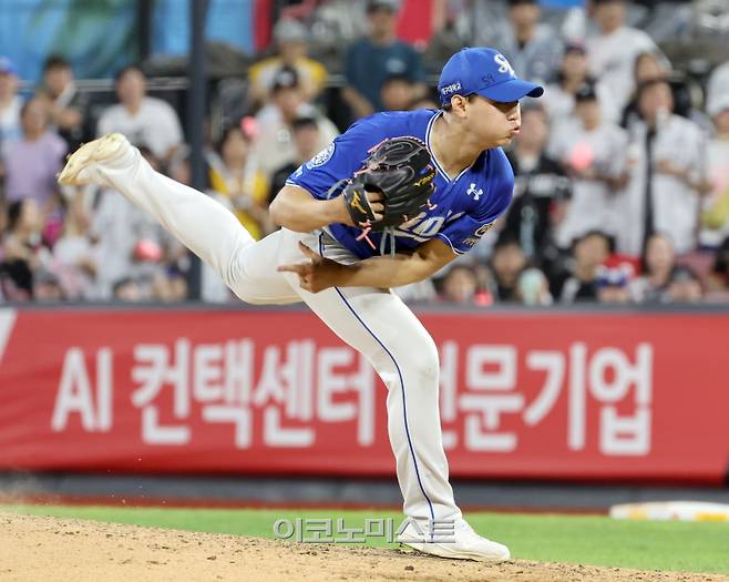 27일 오후 수원 KT위즈파크에서 열린 2025 프로야구 삼성과 KT 경기. 삼성 투수 배찬승이 8회 등판 역투하고 있다. 수원=정시종 기자 capa@edaily.co.kr /2025.07.27.
