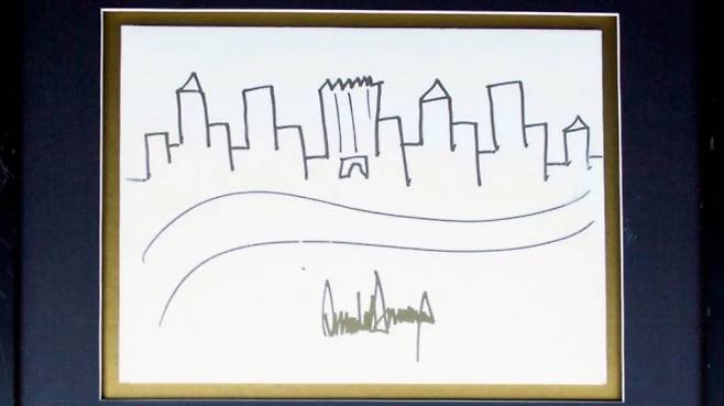 2017년 경매에 나온 도널드 트럼프 대통령의 그림 - 2017년 7월 25일 촬영된 도널드 트럼프 미국 대통령의 그림. 이 그림은 원래 트럼프 대통령이 그려서 자선행사에 기부했던 것으로, ‘네이트 D. 샌더스 경매’가 경매에 내놓았다. 출처=네이트 D. 샌더스 경매 BBC