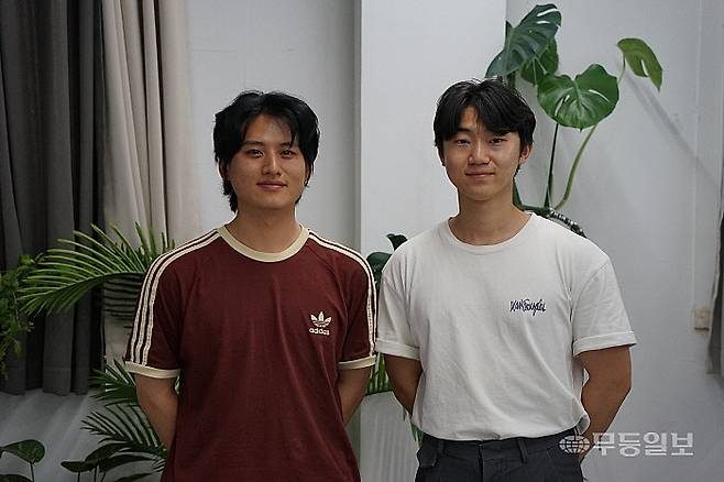 극단 밝은밤의 이태영 배우(왼쪽)과 임채빈 연출