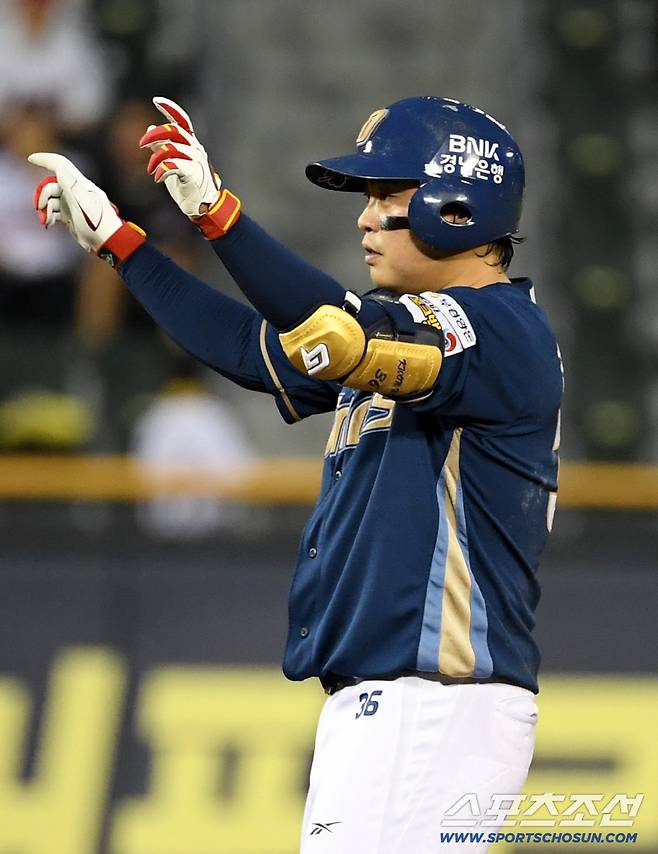 18일 잠실구장에서 열린 LG 트윈스와 NC 다이노스의 경기. 4회초 2사 2루 NC 권희동이 적시타를 날린 뒤 환호하고 있다. 잠실=박재만 기자 pjm@sportschosun.com/2025.06.18/