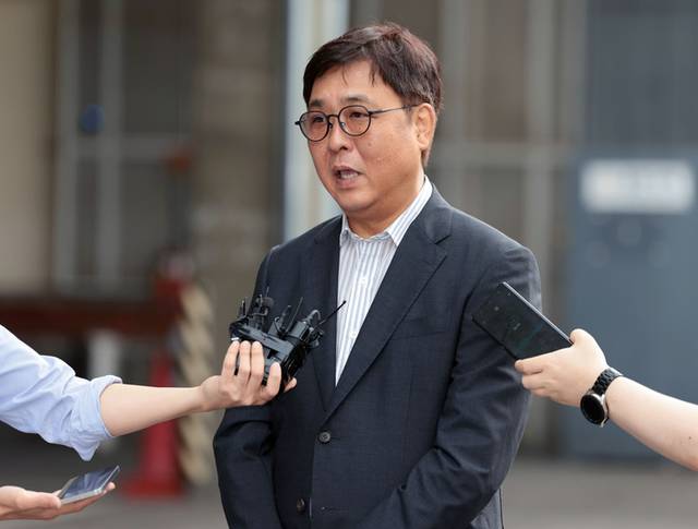 ▲ 최휘영 문화체육관광부 장관 후보자가 14일 서울 종로구에 마련된 인사청문회 준비 사무실로 첫 출근하며 지명 소감 등을 밝히고 있다. 연합뉴스