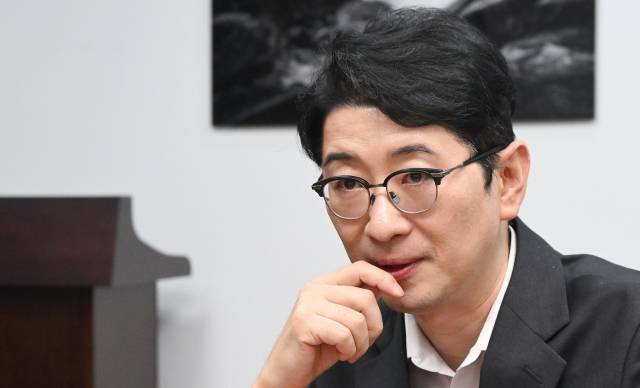 국민의힘 대표 선거에 출마한 주진우 의원이 30일 국회 의원회관에서 서울경제신문과 만나 인터뷰를 하고 있다. 오승현 기자
