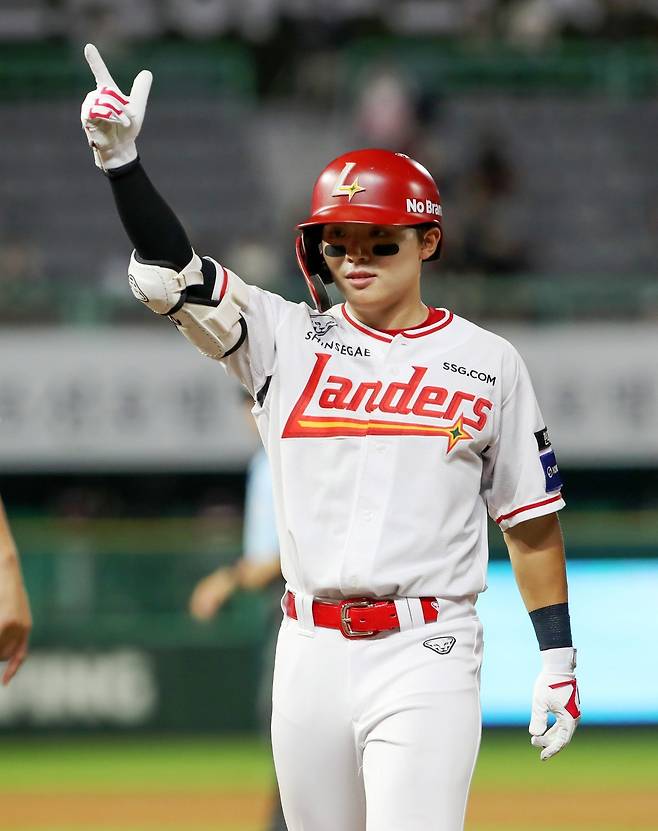 SSG 정준재는 롤모델 신민재처럼 공수주에서 완벽한 2루수로 성장하길 꿈꾼다. 사진제공|SSG 랜더스