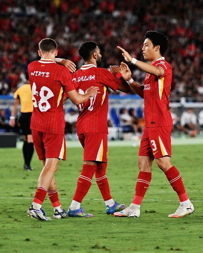 비르츠(왼쪽)과 엔도 와타루(오른쪽). /사진=리버풀 공식 SNS