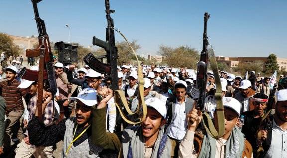 예멘 후티 반군의 무장대원들. 후티 반군은 지난해부터 이스라엘과 홍해를 지나는 화물선에 무차별 드론 공격을 가하고 있다. 뉴시스