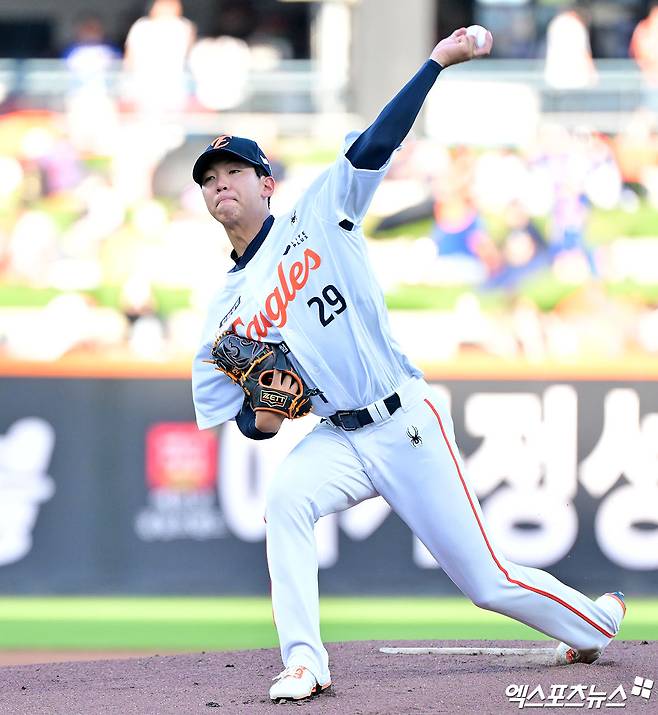 한화 이글스 황준서가 지난 29일 대전 삼성 라이온즈전에 선발 등판해 투구하고 있다. 대전, 김한준 기자