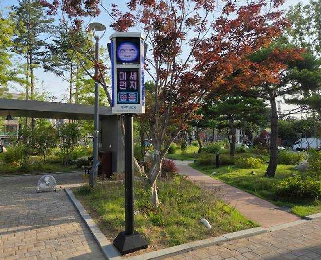 포항시 북구청 도시숲에 설치한 미세먼지 신호등. /포항시 제공