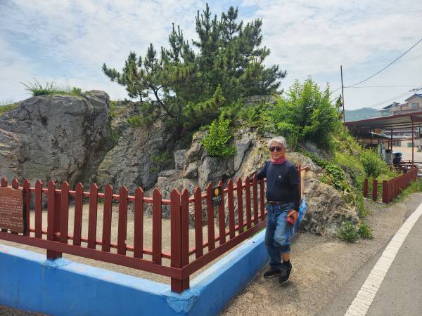 석병2리 나눔쉼터 옆 성혈바위.