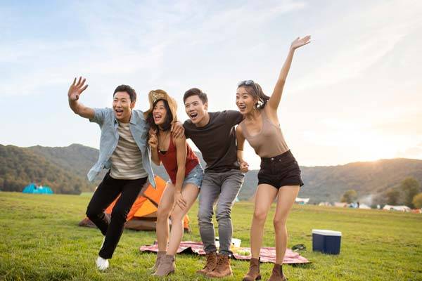 최근 2030세대에서 ‘밍글링 투어’가 인기다. 밍글링 투어는 ‘어울린다’라는 뜻인 ‘mingling’과 ‘여행’이라는 뜻인 ‘tour’가 더해진 단어를 말한다./사진=클립아트코리아