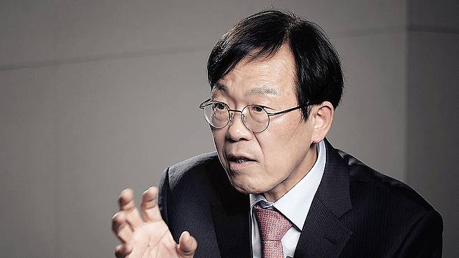 지난달 15일 국내 풍수학 대가 김두규(65) 우석대 교수가 중앙일보 VOICE팀과 인터뷰하고 있다.