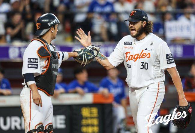 한화 코디 폰세와 최재훈 배터리. /한화 이글스 제공