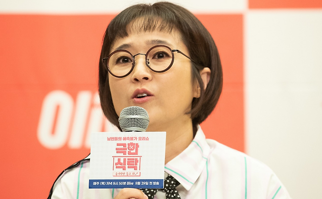 32년 차 코미디언이자 10년 차 기업인 송은이가 자신을 둘러싼 ‘100억 CEO’ 수식어에 대해 직접 입을 열었다. 뉴스1