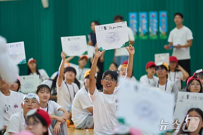 민주평화통일자문회의가 지난달 28일부터 30일까지 진행한 '2025 청소년 통일 어드벤처'에서 통일골든벨 결선대회가 열린 모습.(민주평통 제공).