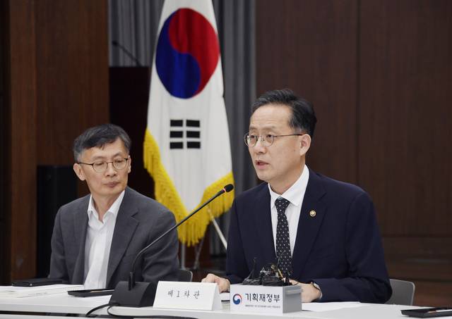 이형일 기획재정부 차관이 31일 서울 중구 은행회관에서 열린 ‘제58차 세제발전심의위원회’에 참석해 발언하고 있다. 기획재정부 제공