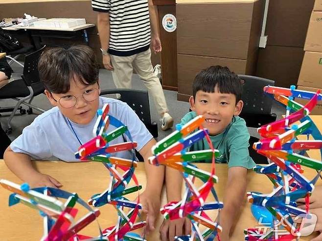지난해 여름방학 바이오 캠프에 참가한 학생들.(춘천시 제공, 재판매 및 DB금지)