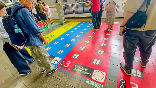 색깔로 구분된 일본의 철도 노선.