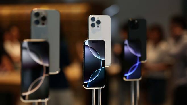 기사와 무관함. 사진은 서울 중구 명동 애플스토어에 전시된 아이폰16 시리즈. /사진=뉴시스