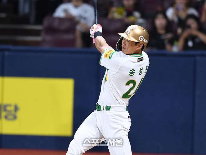 키움 송성문이 23일 서울 고척스카이돔에서 열린 2025 KBO리그 롯데와 경기 3회말 2사 2루타를 치고 있다. 고척 | 최승섭기자 thunder@sportsseoul.com