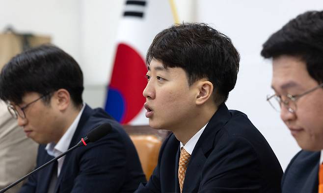 이준석 개혁신당 대표가 4일 오전 서울 여의도 국회에서 개혁신당 최고위원회의를 주재하고 있다. 뉴스1