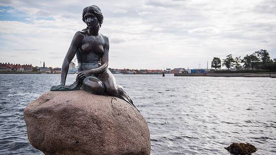 코펜하겐의 청동 인어공주 동상. AFP=연합뉴스