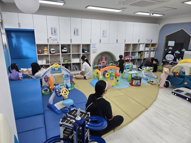 유니세프 아동친화도시 상위단계 인증을 획득한 김해시의 육아놀이공간./김해시/