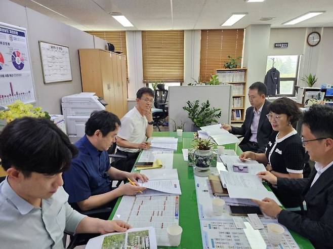 장재혁 부군수 경남도청 방문 예산 지원 건의 사진