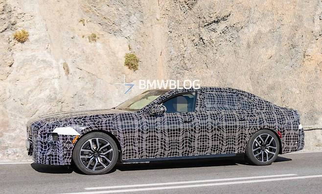 사진 : BMW 7시리즈 페이스리프트 테스트카 (출처=BMWblog)