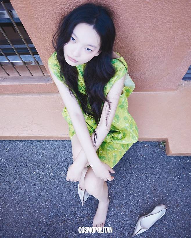 드레스, 펌프스 힐 모두 가격미정 Prada.