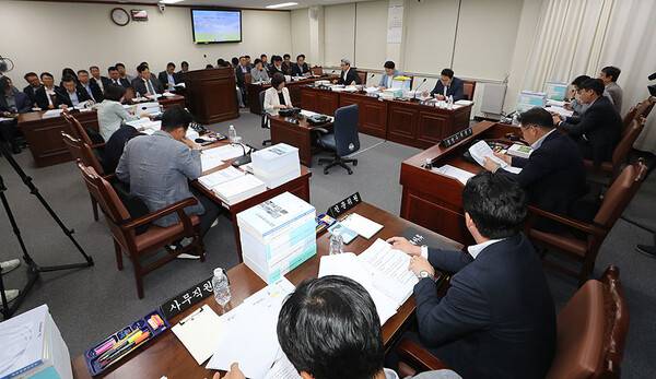 제주도의회 횐경도시위원회. ⓒ헤드라인제주
