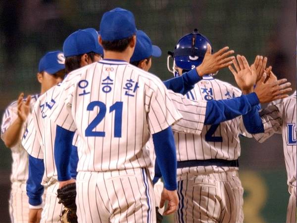 경기 종료 후 세리머니하는 오승환. ⓒ삼성 라이온즈