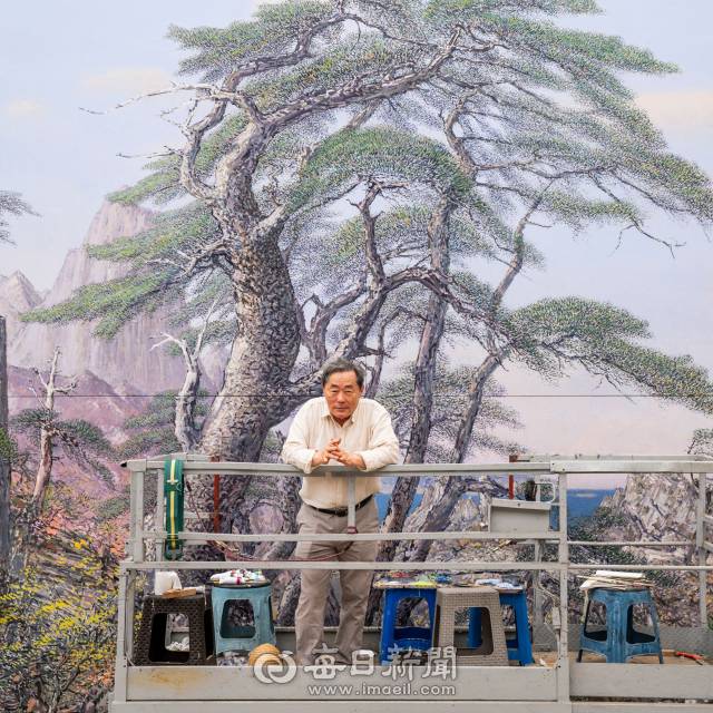 김상원 화가가 고소작업대에서