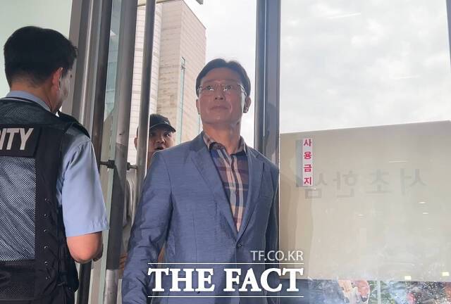 임성근 전 해병대 1사단장이 11일 오전 서울 서초구 채상병특검 사무실에 3차 피의자 조사를 받기 위해 출석하고 있다. /김해인 기자