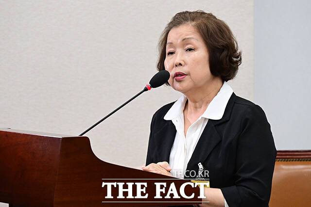 극우 성향 역사교육단체 '리박스쿨'의 댓글 조작 의혹을 수사 중인 경찰이 2명을 추가 입건해 피의자가 8명에서 10명으로 늘었다. /남윤호 기자