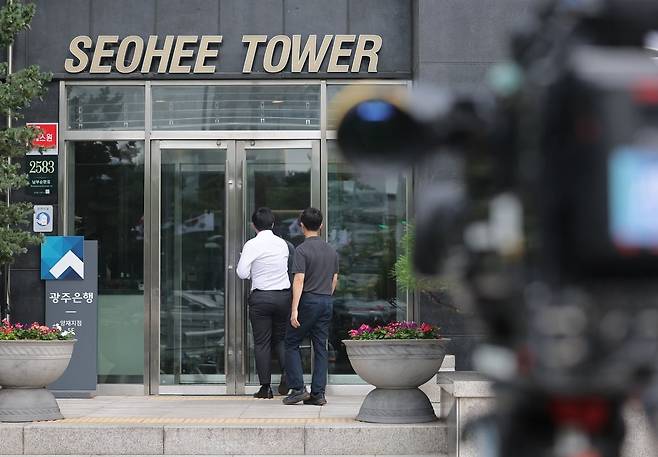 11일 '나토 목걸이 의혹'과 관련 압수수색이 진행되고 있는 서울 서초구 양재동 서희건설 사옥 모습. 사진=연합뉴스